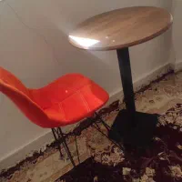 صندلی و میز هر دو باهم در حد