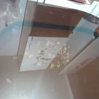 میز شش نفره، سه صندلی