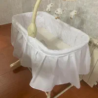 تخت کنار مادر