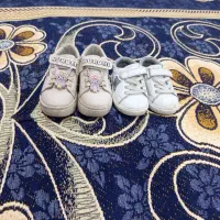 دوجفت کفش دخترانه سایز۲۳و۲۶سالم بدون هیچ مشکلی