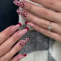 کاشت ناخن ،،کفسابی وپدیکور،موخوره گیری