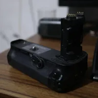 باتری canon و گریپ دوربین 5d mark4|دوربین عکاسی و فیلم‌برداری|سقز, |دیوار