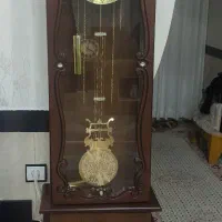 ساعت ایستادە