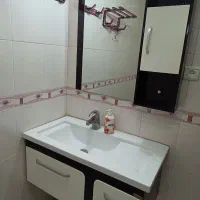 ست آینه و کمد سرویس بهداشتی