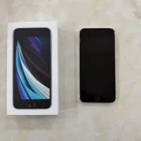 آیفون se2020 در حد آک