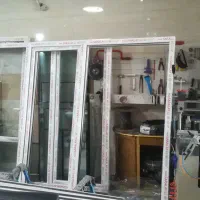 پنجره دوجداره UPVC و توری پلیسه ای شیشه دوجداره