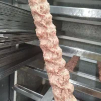 کارگر ساده در کبابی