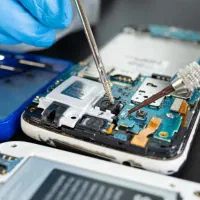 تعمیر موبایل در اسرع وقت با کیفیت و قیمت مناسب|خدمات رایانه‌ای و موبایل|یزد, |دیوار