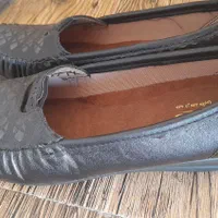 کفش طبی و چرمی و عصا