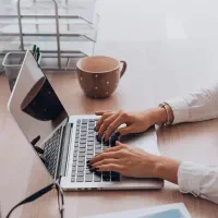 منشی  پاره وقت(کار با گوشی جهت پیگیری مراجعه)|استخدام درمانی، زیبایی، بهداشتی|اصفهان, باغ زرشک|دیوار