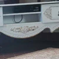 زیر تلویزیون سفید در حد نو قیمت 1000000