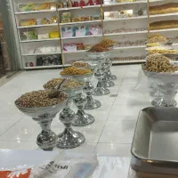 نیازمند فروشنده در مغازه