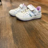 کفش اسپرت دخترونه|کفش و لباس بچه|اصفهان, لنبان|دیوار