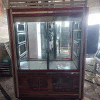 چند عدد یخچال خانگی و ویترینی در حد