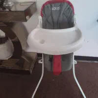 میز غذا کودک بسیار نو تمیز|تخت و صندلی بچه|مرودشت, استادیوم|دیوار