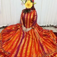لباس قرمز
