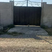 باغچه چهار دیواری حدودا ۷۰۰ متر