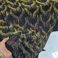 کار در کارگاه نگین زنی لباس