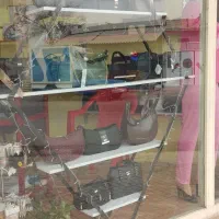 تعدادی مانکن ،،رگال لباس ،،ویترین کیف و ویترین شال|فروشگاه و مغازه|میانه, |دیوار