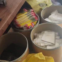 ظروف یکبارمصرف تاج.|ظروف نگهدارنده، پلاستیکی، یکبارمصرف|خرمآباد, |دیوار