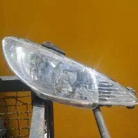 چراغ جلوی ۲۰۶ سمت راست آکبند.