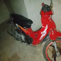 موتور ویو قرمز رنگ