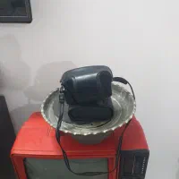 تلویزیون قدیمی و دوربین یاشیکا قدیمی  دهه شصت|کلکسیون اشیاء عتیقه|مشهد, کشف|دیوار