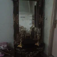 میز و آینه قهوه ای و طلایی سالم بدون خش