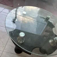 میز وسط مبل باشیشه کاملا سالم