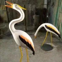 مجسمه  درنا بتنی باغی