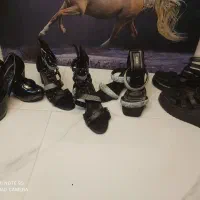 تعداد زیاد کفش کتونی .با.صندل.کیف بزرگ کیف کوچیک|کیف، کفش، کمربند|رشت, استقامت ۱|دیوار