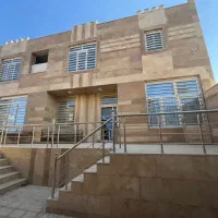 فروش دو طبقه ویلا و آپارتمان و یک واحد تجاری شیک