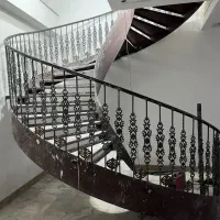 پله پیچ گرد فلزی صاف و خاص