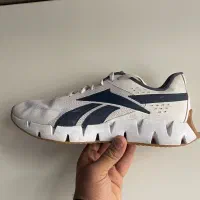 فروش یک جفت کتونی از برند معتبر ریباک