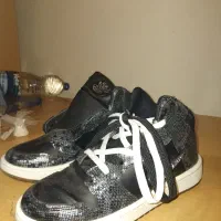 کتونی پسرانه وارداتی نایک اصل سایز ۴۱ کاملا نو