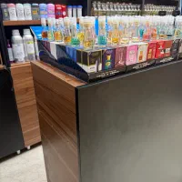 دکور فروشگاه 2 میز فروشگاهی 1 میز کانتر و 1 ویترین|فروشگاه و مغازه|تهران, مدائن|دیوار