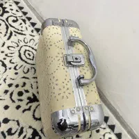 چمدان و کیف آرایشی|کیف، کفش، کمربند|شیراز, میانرود|دیوار