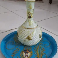 تنگ شیشه ای و سینی دکوری زیبا