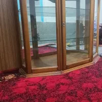 بوفه یا ویترین تر تمیز چوبی کاملا سالم|بوفه، ویترین، کنسول|هشتگرد, مدرس|دیوار