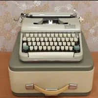 دستگاه تایپ قدیمی|کلکسیون اشیاء عتیقه|یاسوج, |دیوار