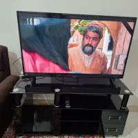 میز تلویزیون شیشه ای