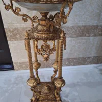 میوه خوری کنار سالنی