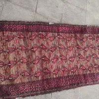 یک عدد فرش دستباف قدیمی