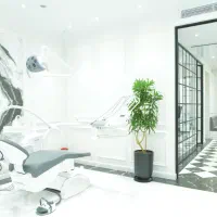 دستیار دندانپزشک خانم