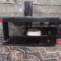 میز تلویزیون شیسه ای ب فروش میرسد قیمت مناسب