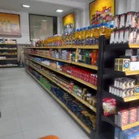 فروشنده خانم در هایپر خانواده