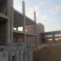 یک ساختمان نیمه کاره