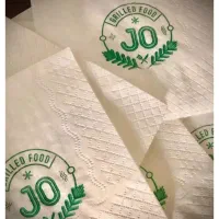 دستمال کوکتل با چاپ اختصاصی در دست مشتریان