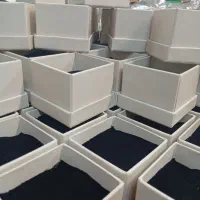 نیروی کار در کارگاه مونتاژ جعبه طلا