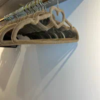 چوب لباسی مخمل|بندرخت و رخت‌آویز|تهران, قلهک|دیوار